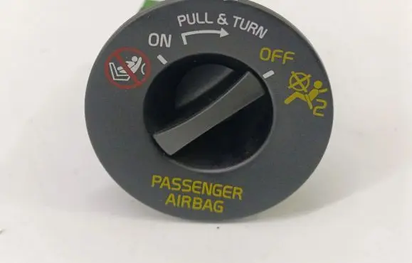 Passenger airbag on/off switch