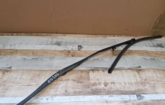 Peugeot 607 Front wiper blade arm