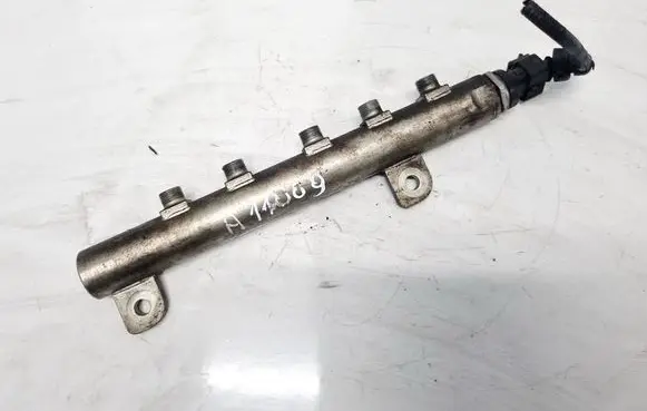 Opel Zafira B Fuel main line pipe 55197370 0445214095