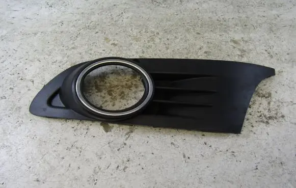 Volkswagen Golf Plus Front fog light trim/grill 5M0853665K
