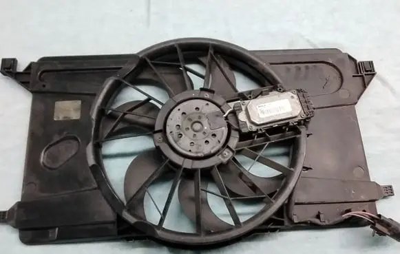 Volvo C30 Radiator cooling fan shroud 3135103740