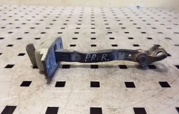 Toyota RAV 4 (XA30) Front door check strap stopper
