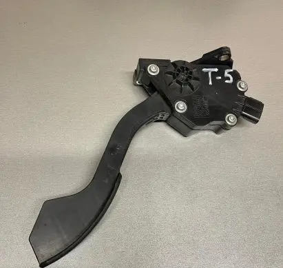 Toyota RAV 4 (XA30) Accelerator throttle pedal 1988007270 7811042010 01J11B00461