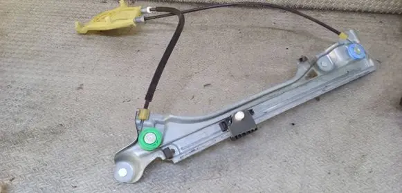 Renault Laguna III Rear window lifting mechanism without motor 827000001R 989698105ARD
