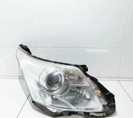 Toyota Avensis T270 Headlight/headlamp H279HRAE KOITO0514 8596751050