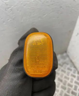 Toyota RAV 4 (XA20) Front fender indicator light e13013047