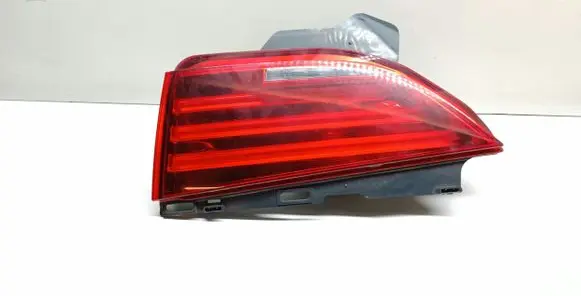 Tailgate rear/tail lights