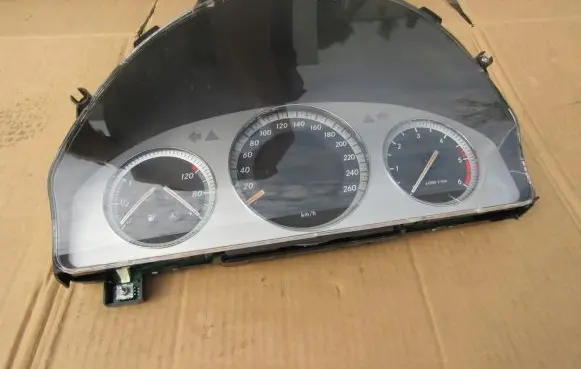 Mercedes-Benz C W204 Speedometer (instrument cluster) A2045404548