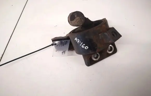 Mazda 626 Engine mount bracket