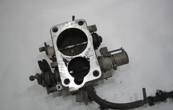 Volkswagen PASSAT B3 Throttle valve 037063T 063T