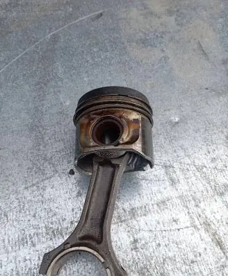 BMW X5 F15 Piston with connecting rod
