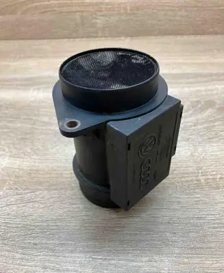 Volkswagen Touran I Mass air flow meter 074906461 71822101