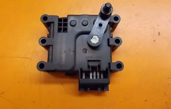 Mazda 6 A/C air flow flap actuator/motor 2Y23M