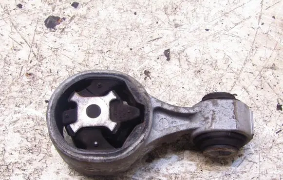 Mazda CX-5 Gearbox mounting bracket 1111