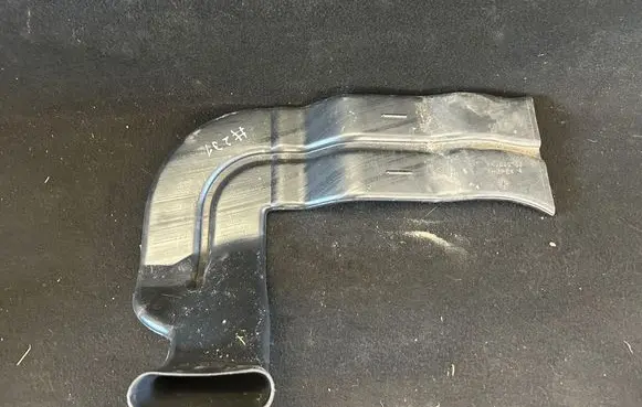 Land Rover Discovery 3 - LR3 Cabin air duct channel Jkj000100