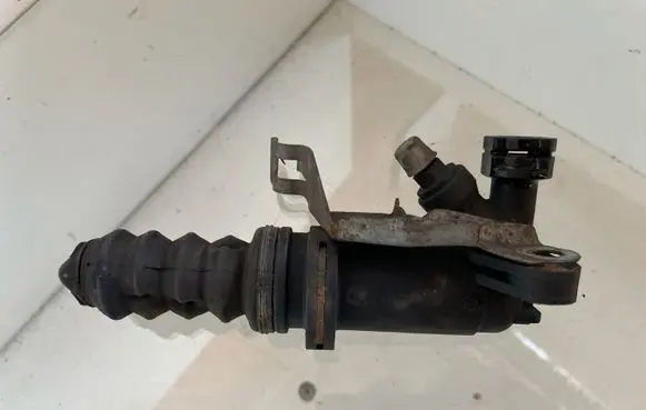 Clutch slave cylinder