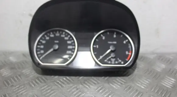 BMW 1 E81 E87 Speedometer (instrument cluster) 916682102