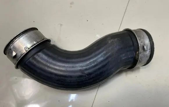 Volkswagen Golf V Intercooler hose/pipe