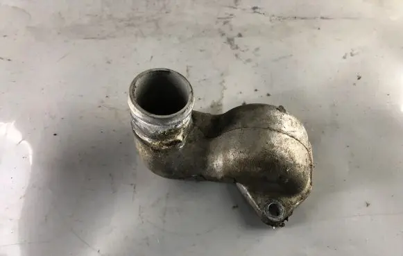 Nissan Patrol Y61 Engine coolant pipe/hose