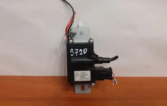 Chrysler 300 - 300C Aerial antenna amplifier 05059070AF 9720