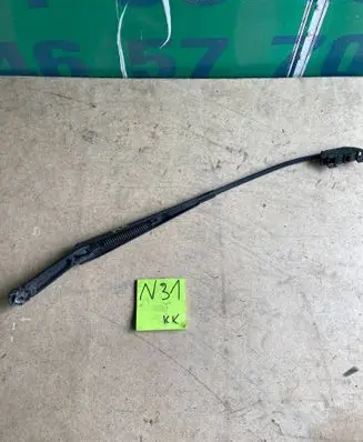 Opel Zafira A Front wiper blade arm 90582557