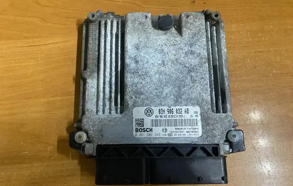 Volkswagen PASSAT B6 Engine control unit/module 03H906032AB 0261S02349