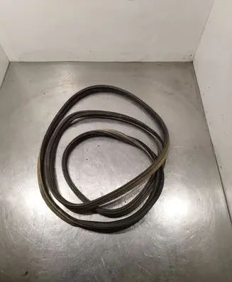 Trunk rubber seal (body)