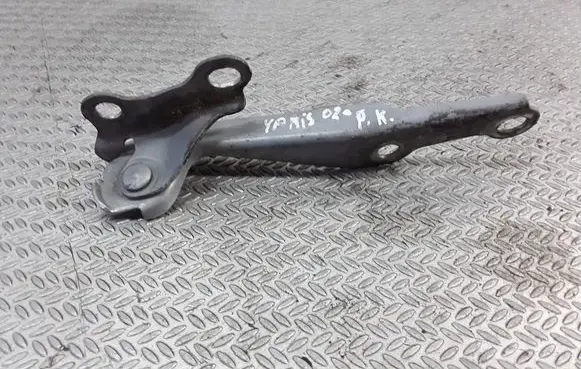 Toyota Yaris Engine bonnet/hood hinges