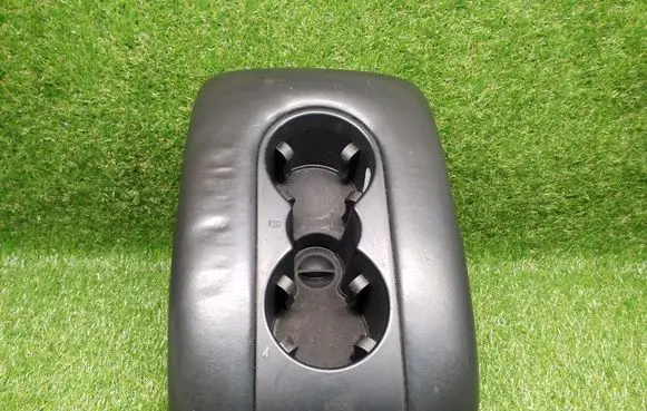 Cup holder front