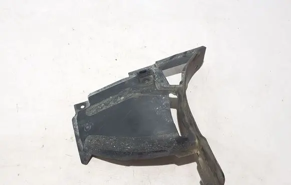 Front wheel arch liner splash guards