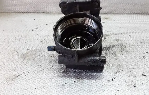 Ford Mondeo Mk III Oil filter mounting bracket