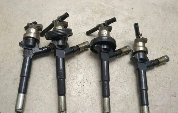 Opel Meriva B Fuel injectors set 55567729 08011578