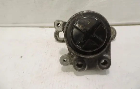 Ford Mondeo Mk III Engine mount vacuum valve 2S716F012AC