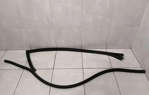 Maserati GranCabrio M145 Front door rubber seal 80089100