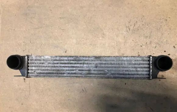 BMW 5 E39 Intercooler radiator 17512247359