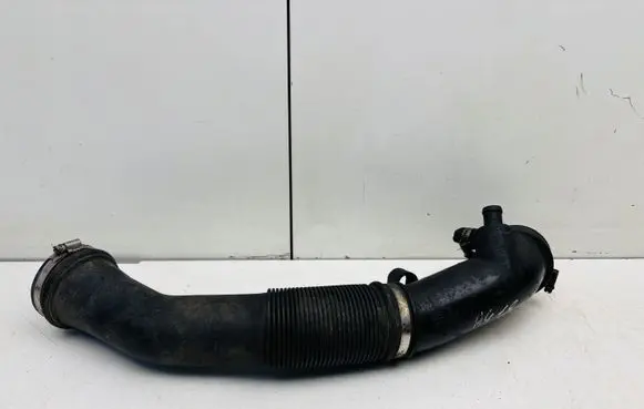 Audi A4 S4 B5 8D Air intake hose/pipe 058129627E 058133357A