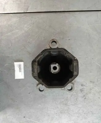 Engine mount bracket