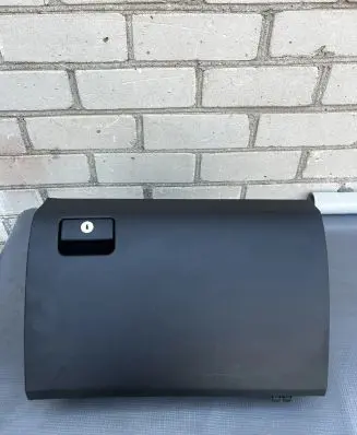 Toyota Avensis T270 Glove box 5555005090