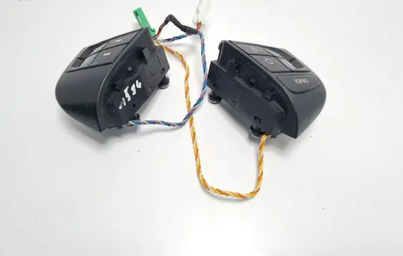 Volvo V70 Steering wheel buttons/switches 31295468 31295457