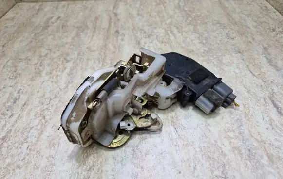 Honda HR-V Front door lock
