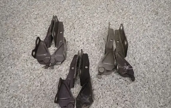 Mitsubishi Colt Engine bonnet/hood hinges 
