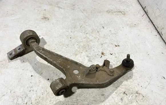Nissan X-Trail T30 Front lower control arm/wishbone