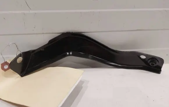 Fender mounting bracket