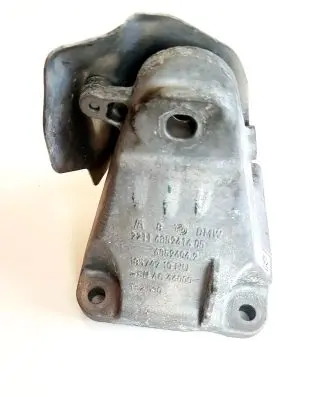 BMW 4 F36 Gran coupe Engine mounting bracket 6859416