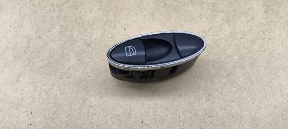 Mercedes-Benz CLS C219 Electric window control switch A2118211351