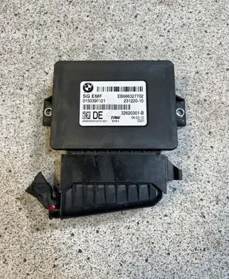 BMW X3 F25 Hand brake control module 6863277