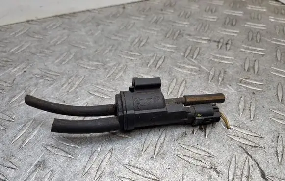 Mercedes-Benz C W203 Turbo solenoid valve 0025401497