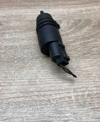 BMW 5 E60 E61 Windscreen/windshield washer pump 2220019 WITHPLUG