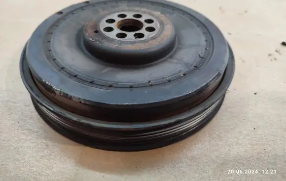 Volkswagen Touareg I Crankshaft pulley
