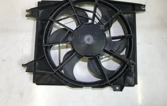 Hyundai Accent Radiator cooling fan shroud 4569631